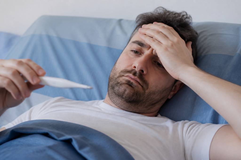 42 de fievre chez l'adulte : que faire et quand consulter ?